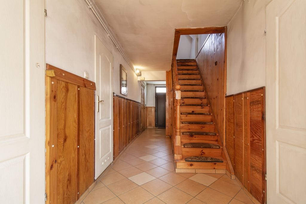 Dom 6 pokojowe na Sprzedaż