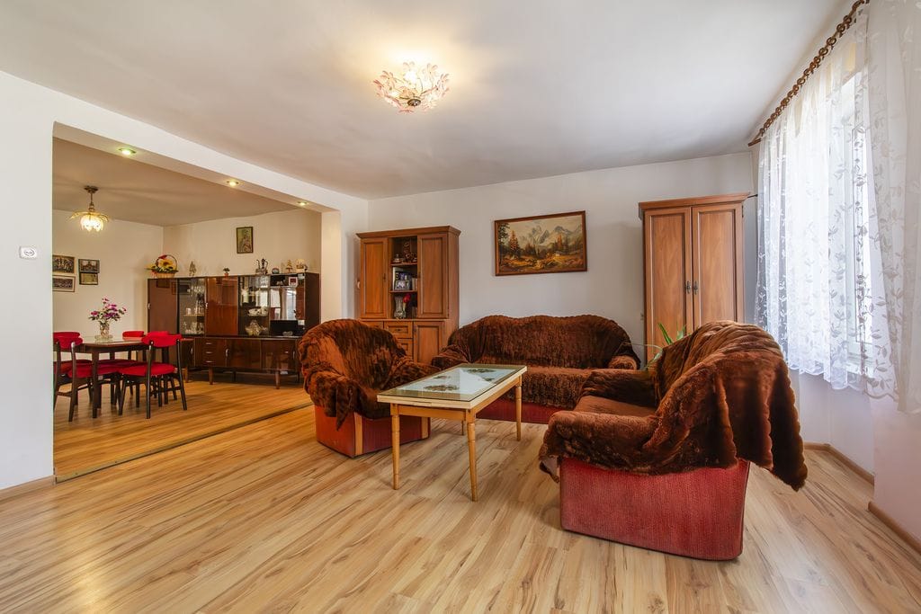 Dom 6 pokojowe na Sprzedaż