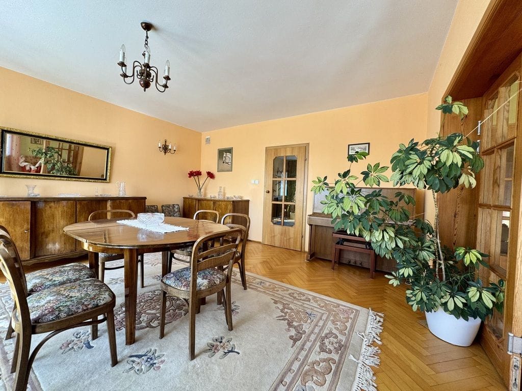 Dom 18 pokojowe na Sprzedaż