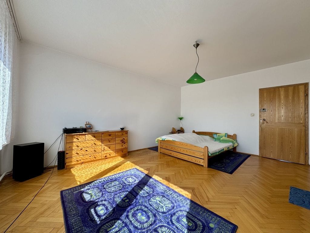 Dom 18 pokojowe na Sprzedaż