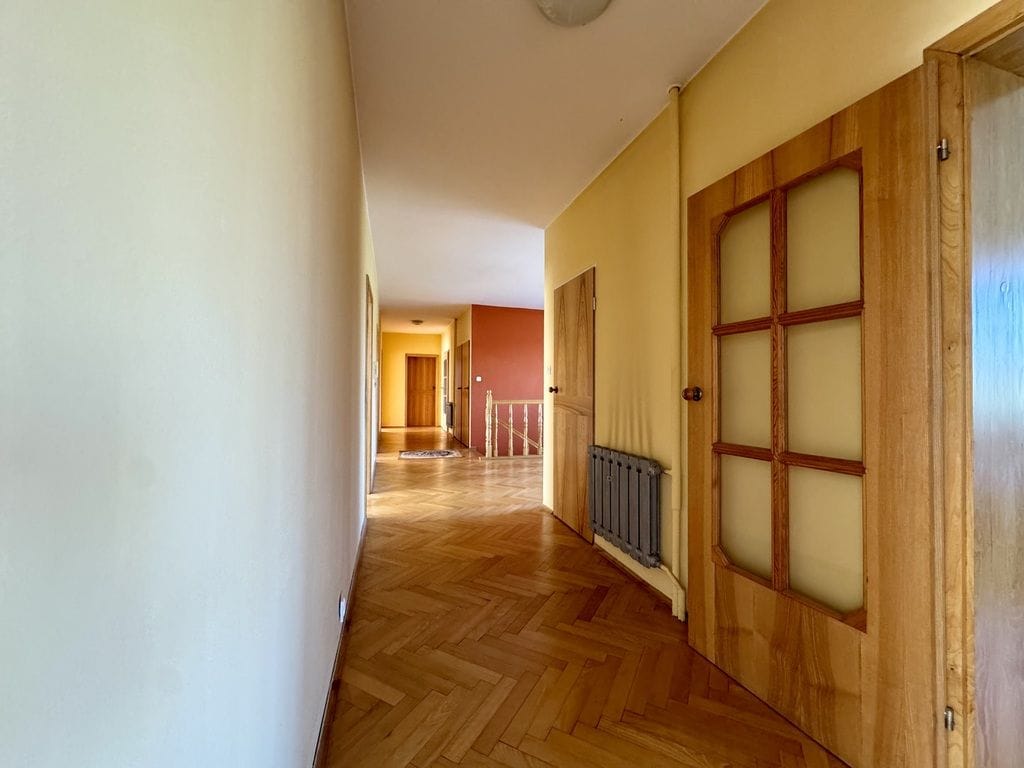 Dom 18 pokojowe na Sprzedaż