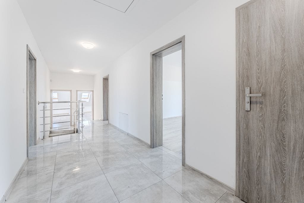 Dom 6 pokojowe na Sprzedaż