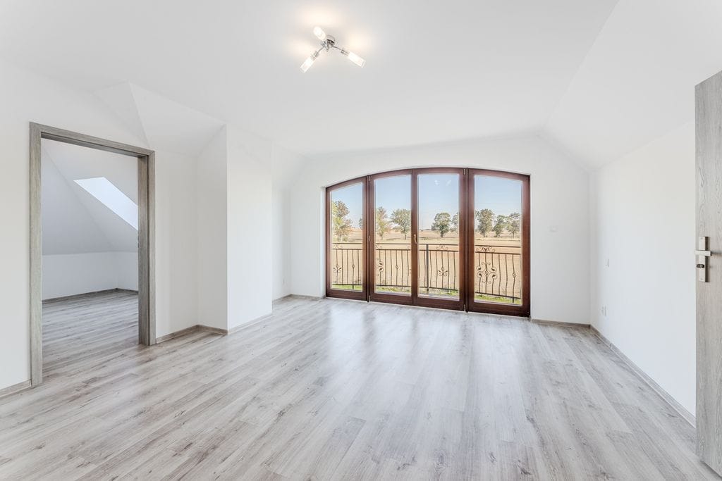 Dom 6 pokojowe na Sprzedaż