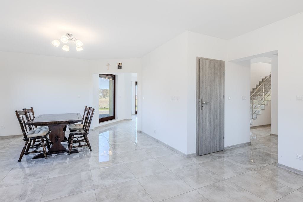 Dom 6 pokojowe na Sprzedaż