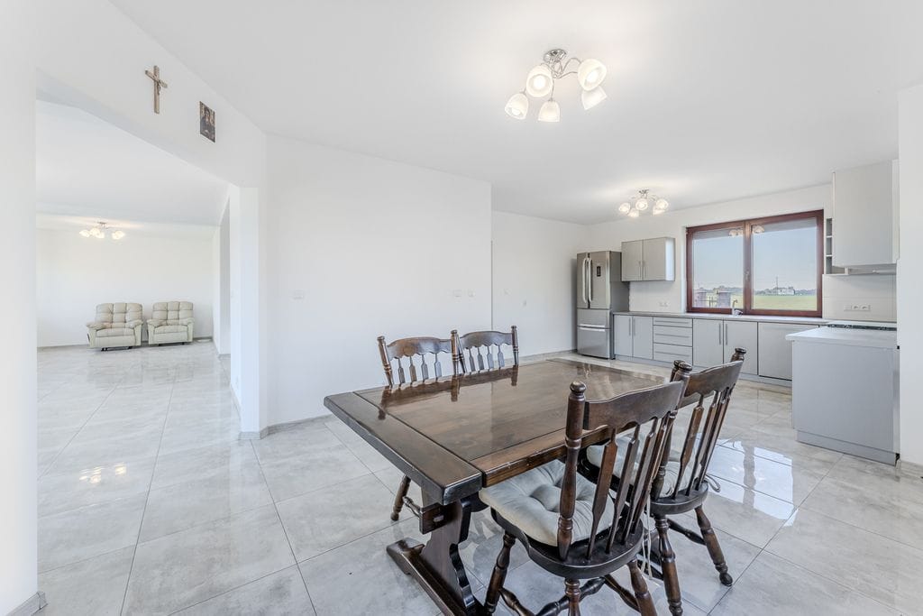 Dom 6 pokojowe na Sprzedaż