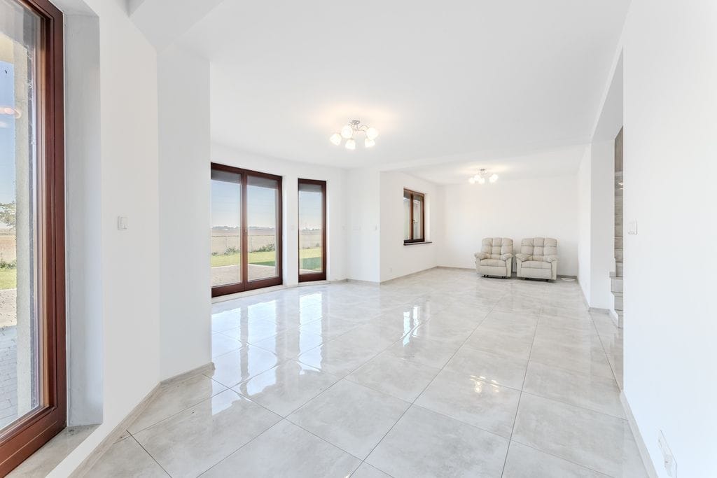 Dom 6 pokojowe na Sprzedaż