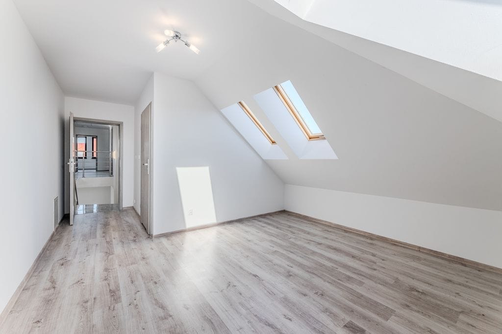 Dom 6 pokojowe na Sprzedaż