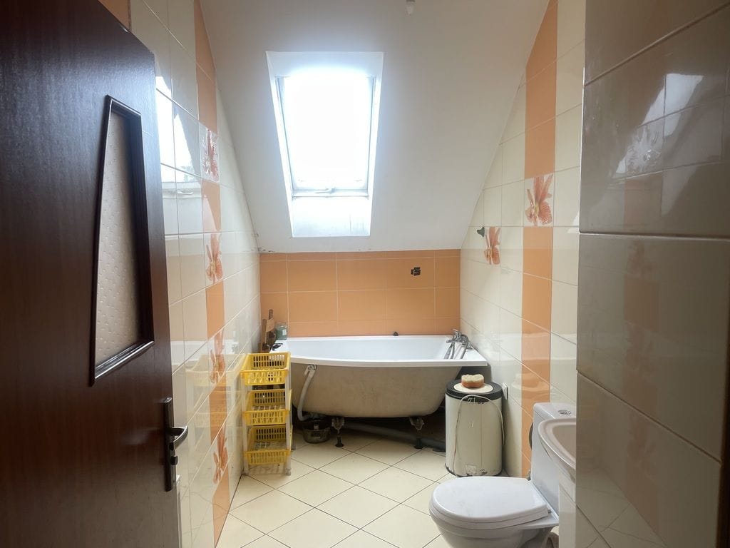 Dom 6 pokojowe na Sprzedaż