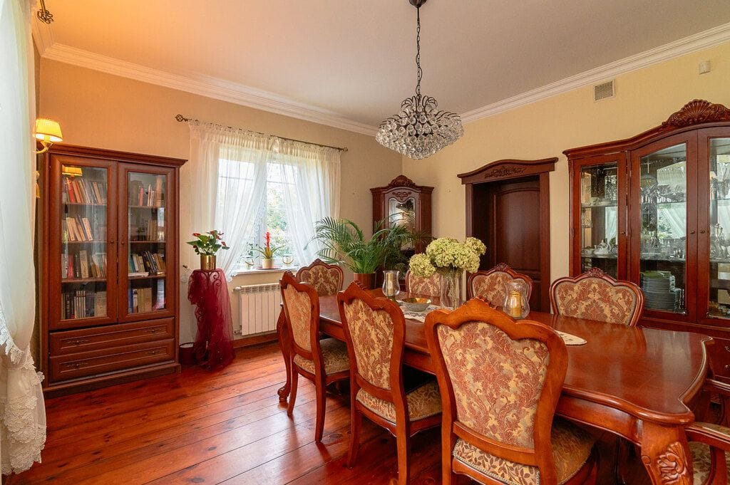 Dom 6 pokojowe na Sprzedaż