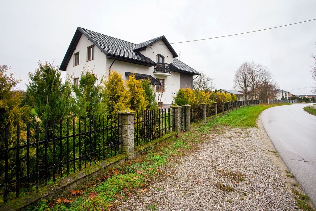 Dom 7 pokojowe na Sprzedaż