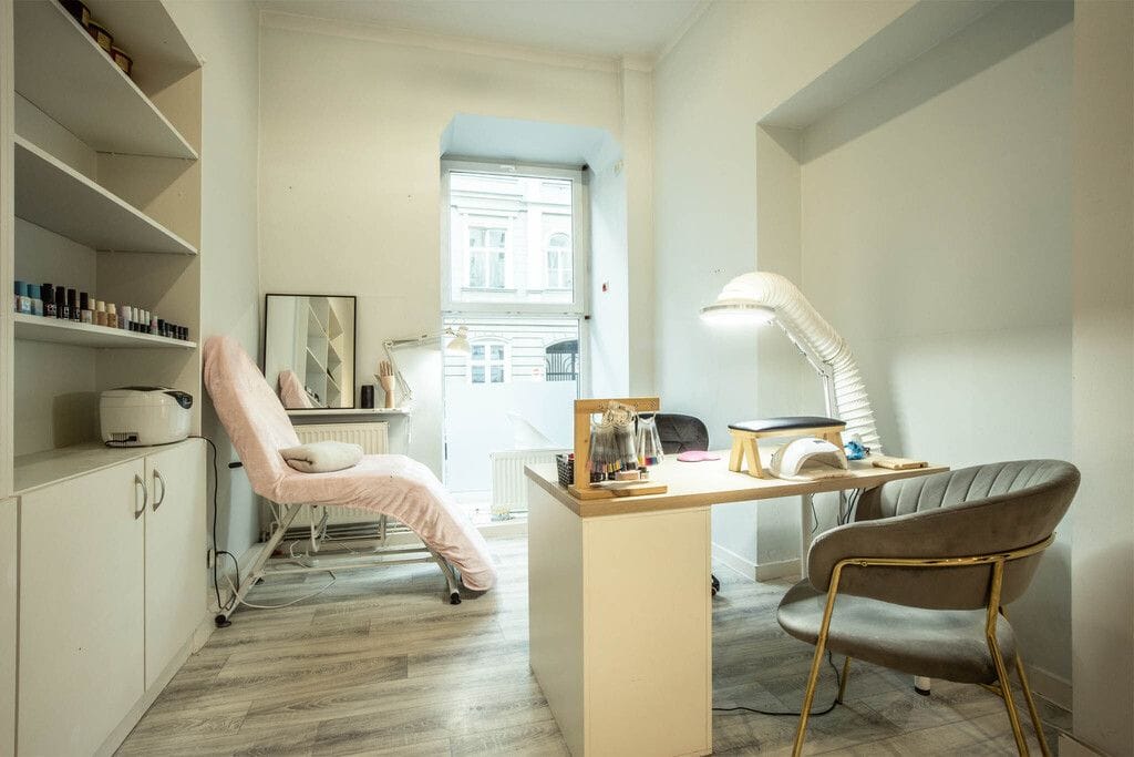 Lokal użytkowy  pokojowe na Sprzedaż