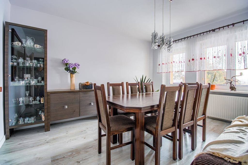 Dom 8 pokojowe na Sprzedaż