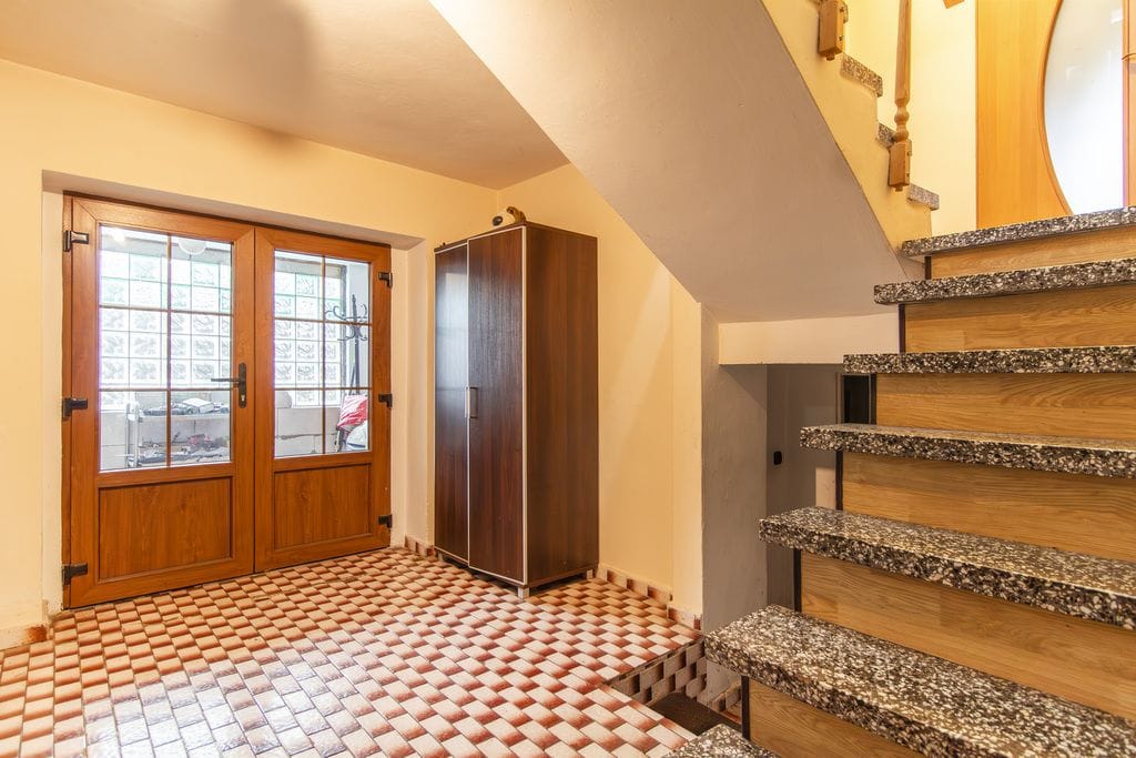 Dom 5 pokojowe na Sprzedaż