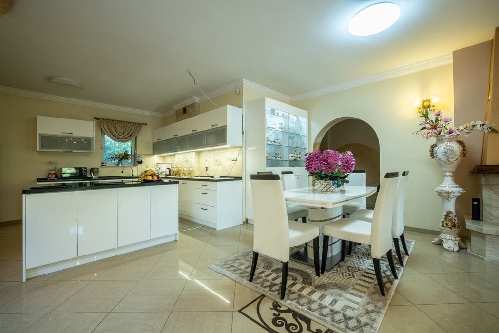 Dom 6 pokojowe na Sprzedaż