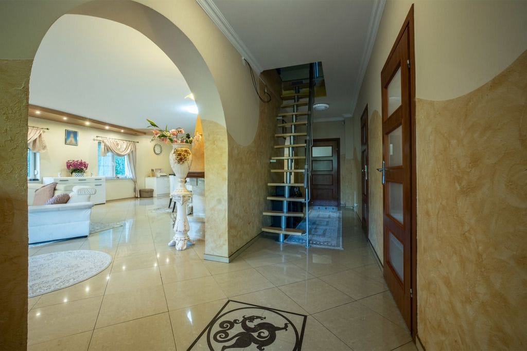 Dom 6 pokojowe na Sprzedaż