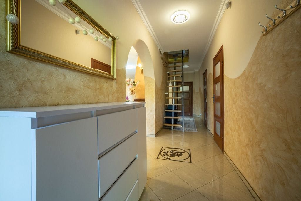 Dom 6 pokojowe na Sprzedaż