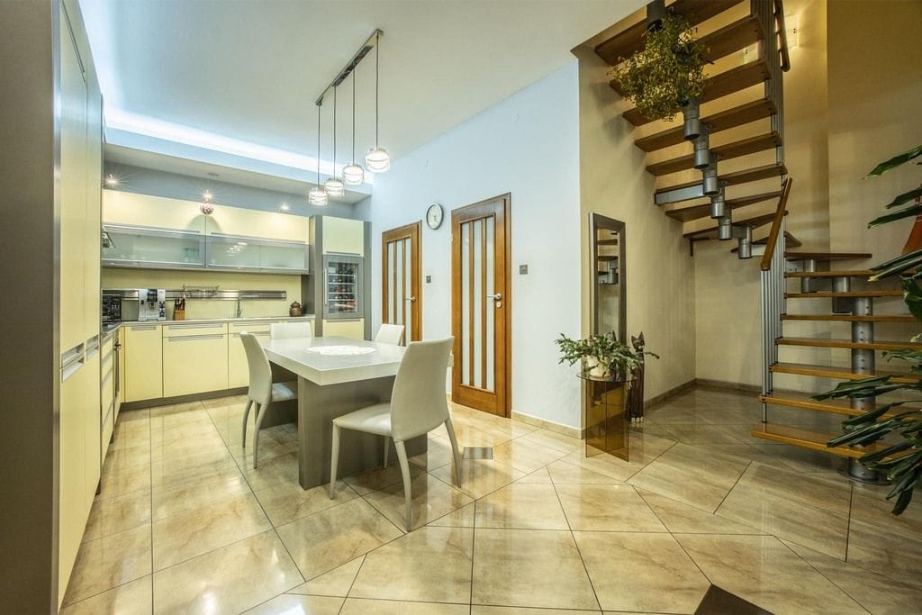 Dom 5 pokojowe na Sprzedaż