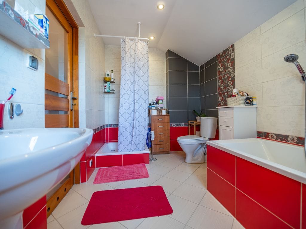 Dom 5 pokojowe na Sprzedaż