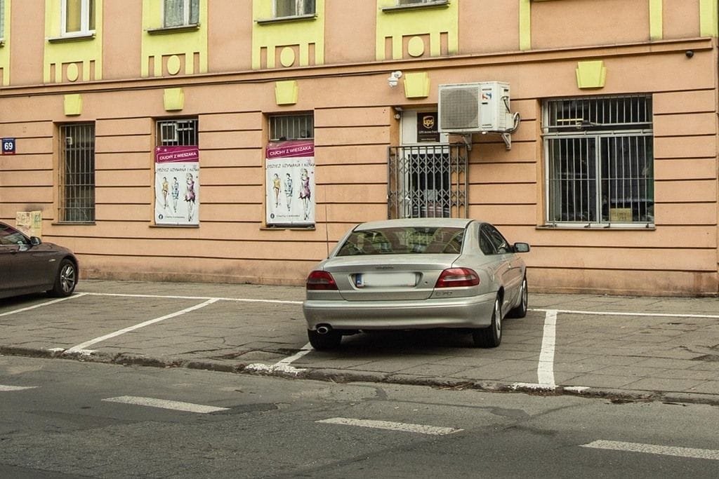Lokal użytkowy  pokojowe na Sprzedaż