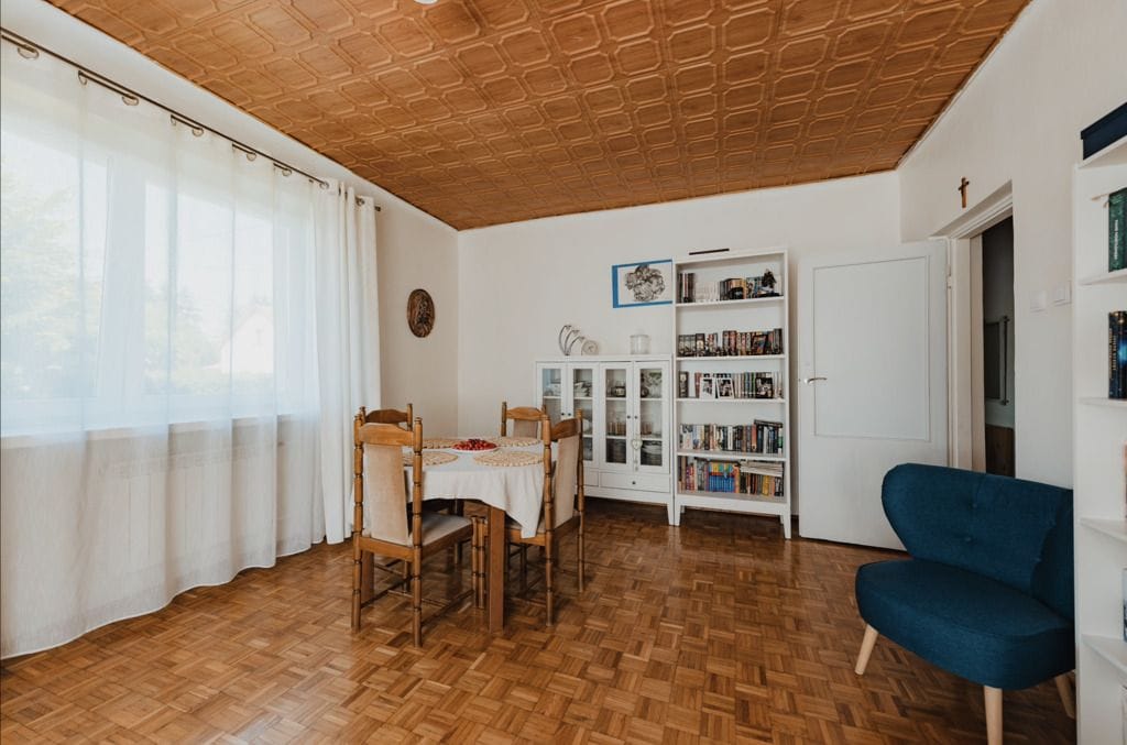 Dom 8 pokojowe na Sprzedaż