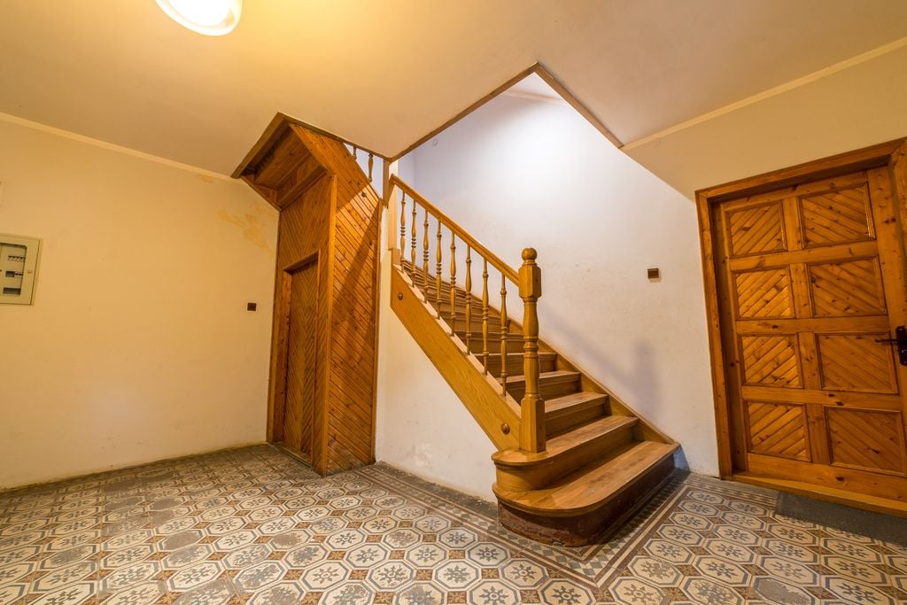 Dom 10 pokojowe na Sprzedaż