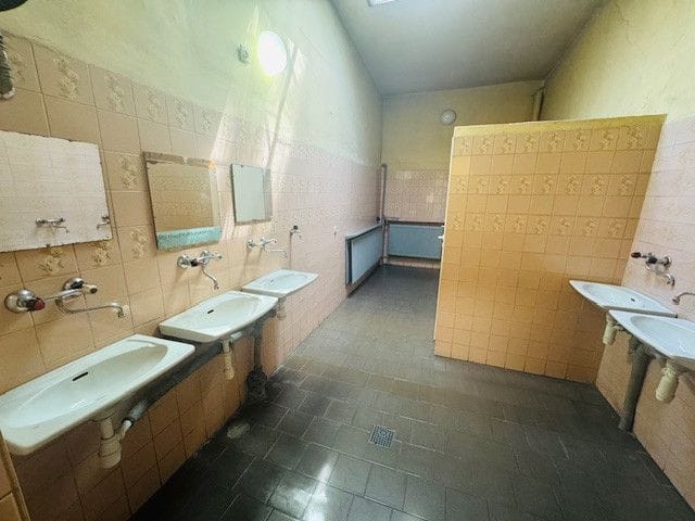 Lokal użytkowy  pokojowe na Sprzedaż