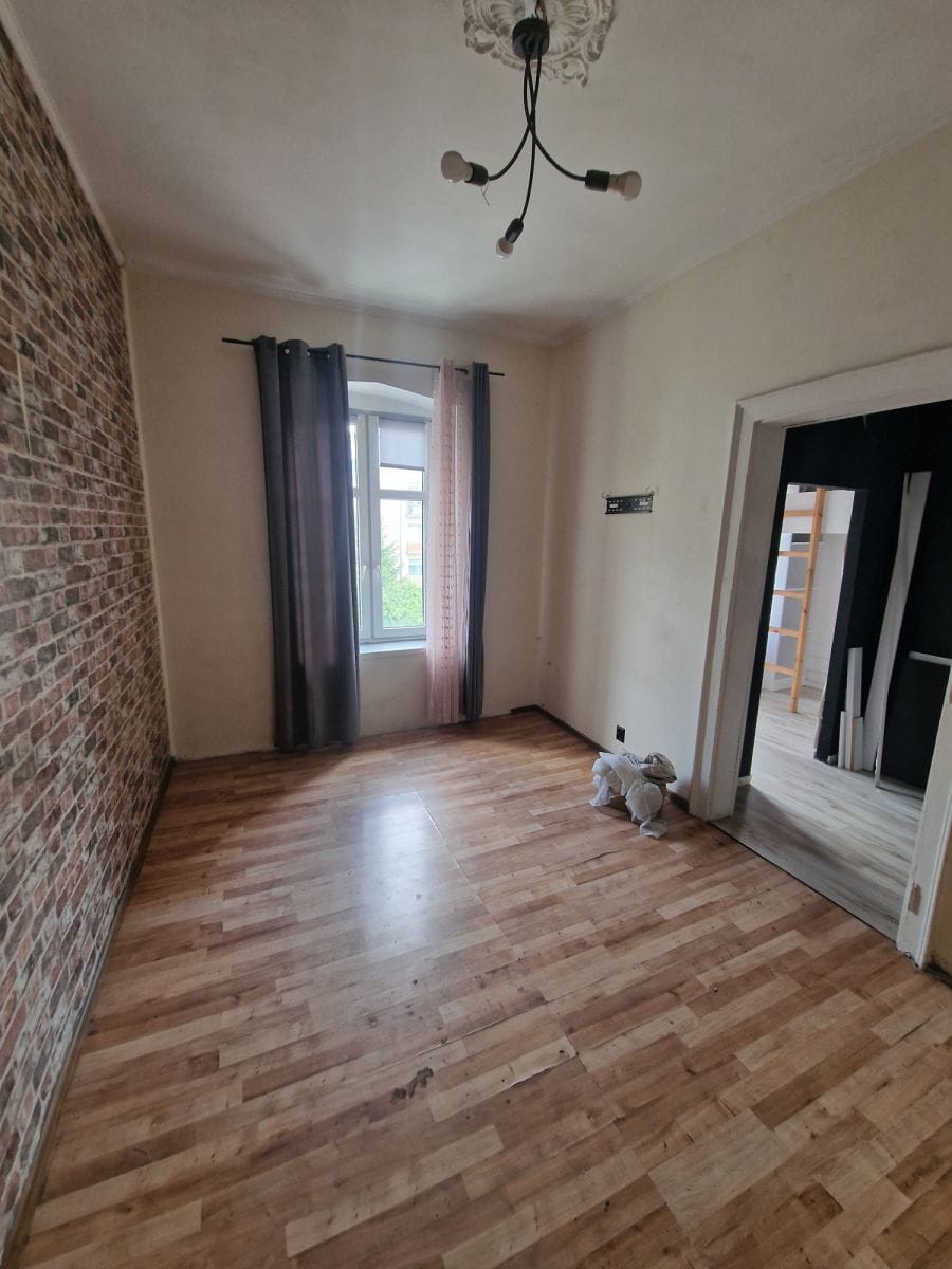 Dom 35 pokojowe na Sprzedaż