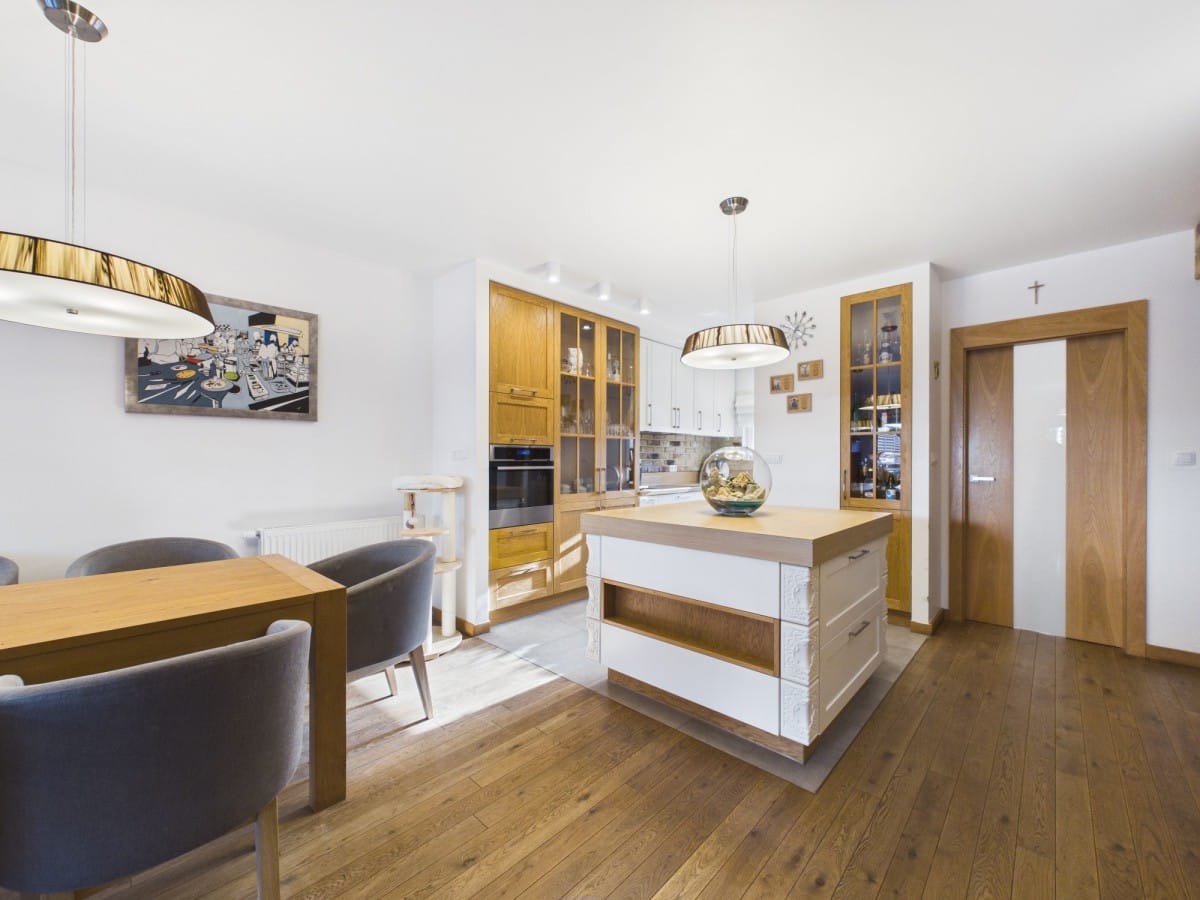 Mieszkanie 4 pokojowe na Sprzedaż