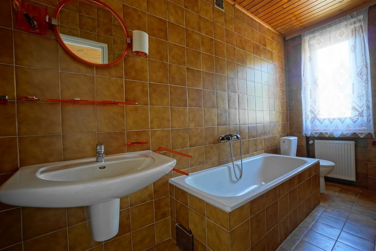 Dom 5 pokojowe na Sprzedaż