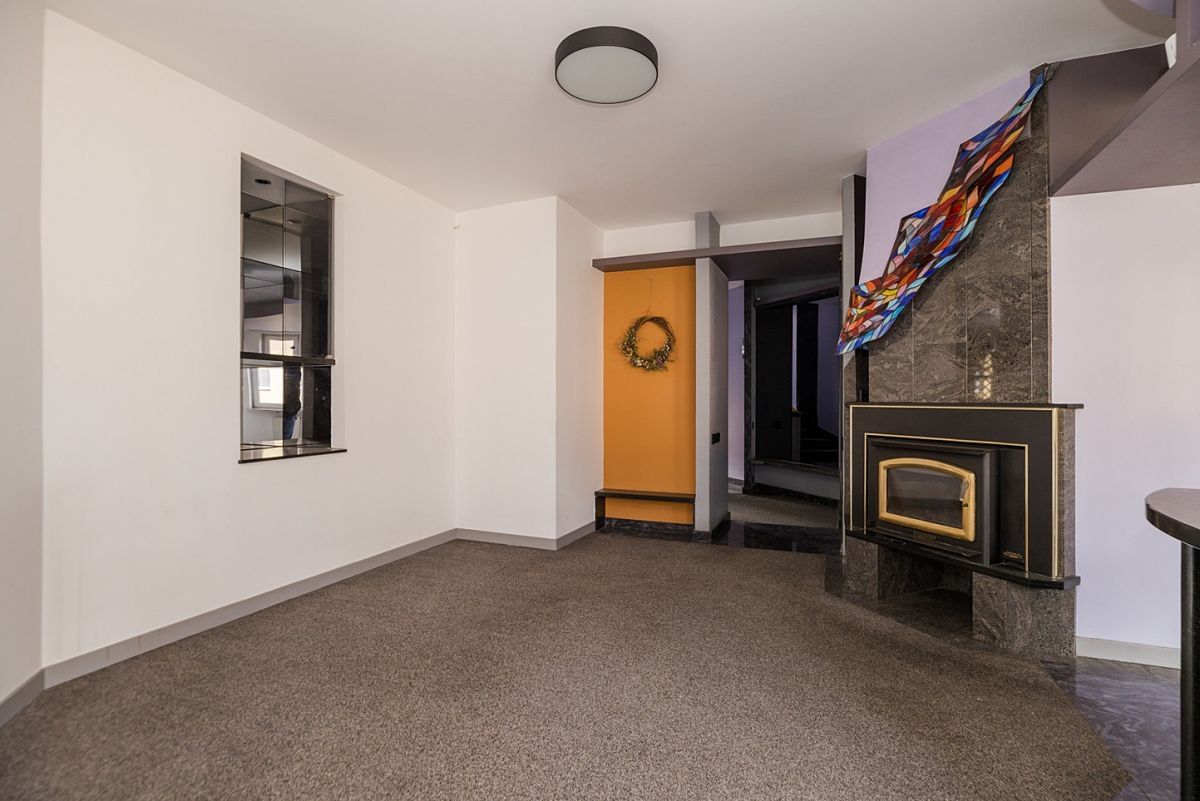 Dom 7 pokojowe na Sprzedaż