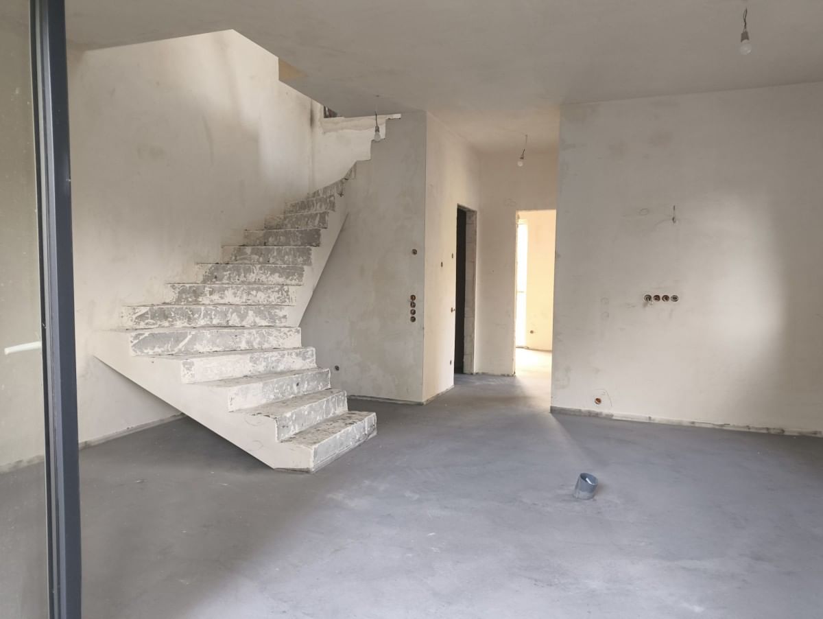 Dom 5 pokojowe na Sprzedaż