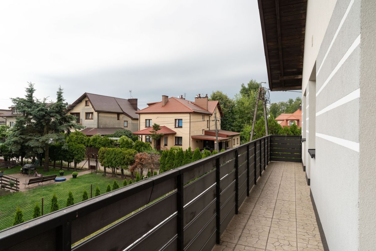 Dom 9 pokojowe na Sprzedaż