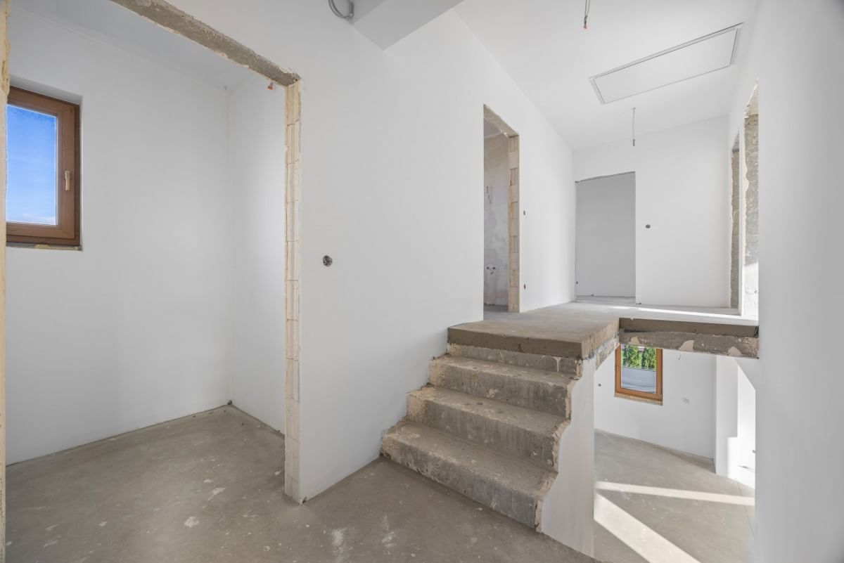 Dom 5 pokojowe na Sprzedaż