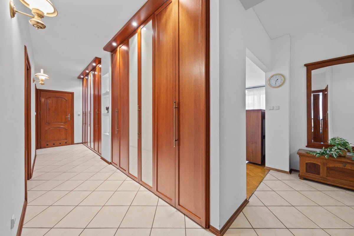 Mieszkanie 4 pokojowe na Sprzedaż