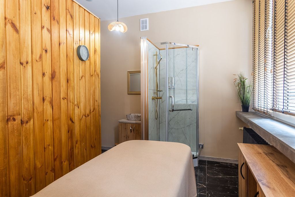 Lokal użytkowy  pokojowe na Sprzedaż