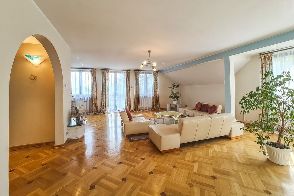 Dom 14 pokojowe na Sprzedaż