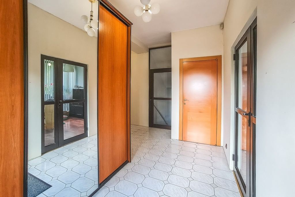 Dom 14 pokojowe na Sprzedaż