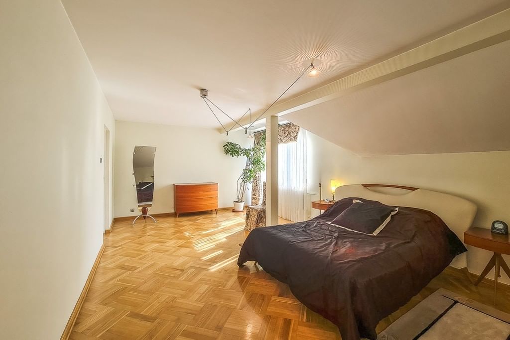 Dom 14 pokojowe na Sprzedaż