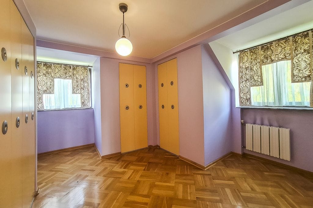 Dom 14 pokojowe na Sprzedaż