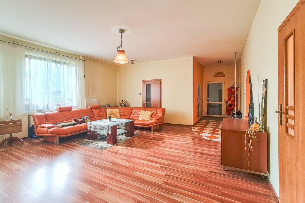 Dom 14 pokojowe na Sprzedaż