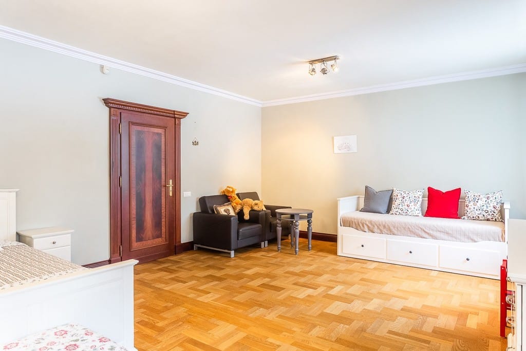 Dom 8 pokojowe na Sprzedaż