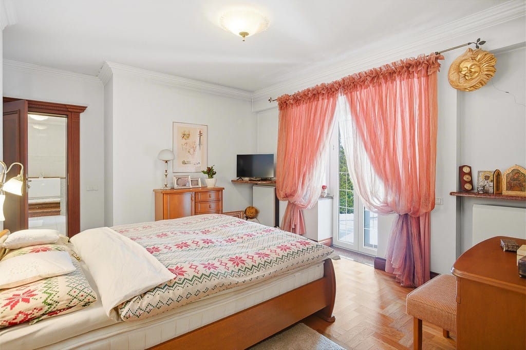 Dom 8 pokojowe na Sprzedaż