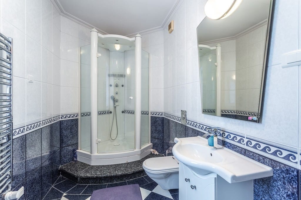 Dom 8 pokojowe na Sprzedaż