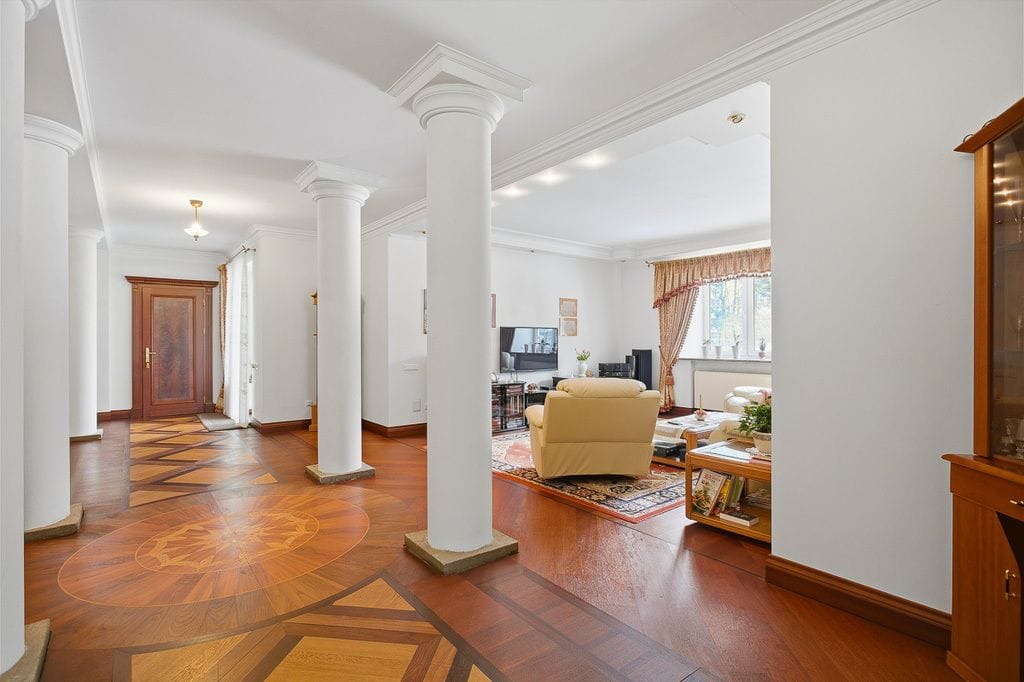 Dom 8 pokojowe na Sprzedaż