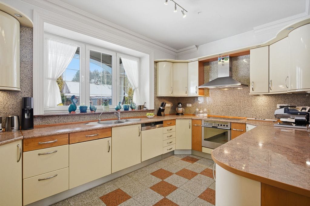 Dom 8 pokojowe na Sprzedaż