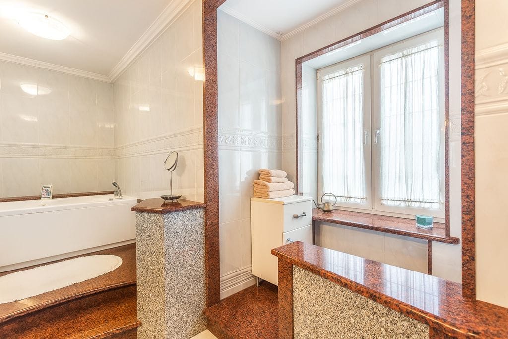 Dom 8 pokojowe na Sprzedaż