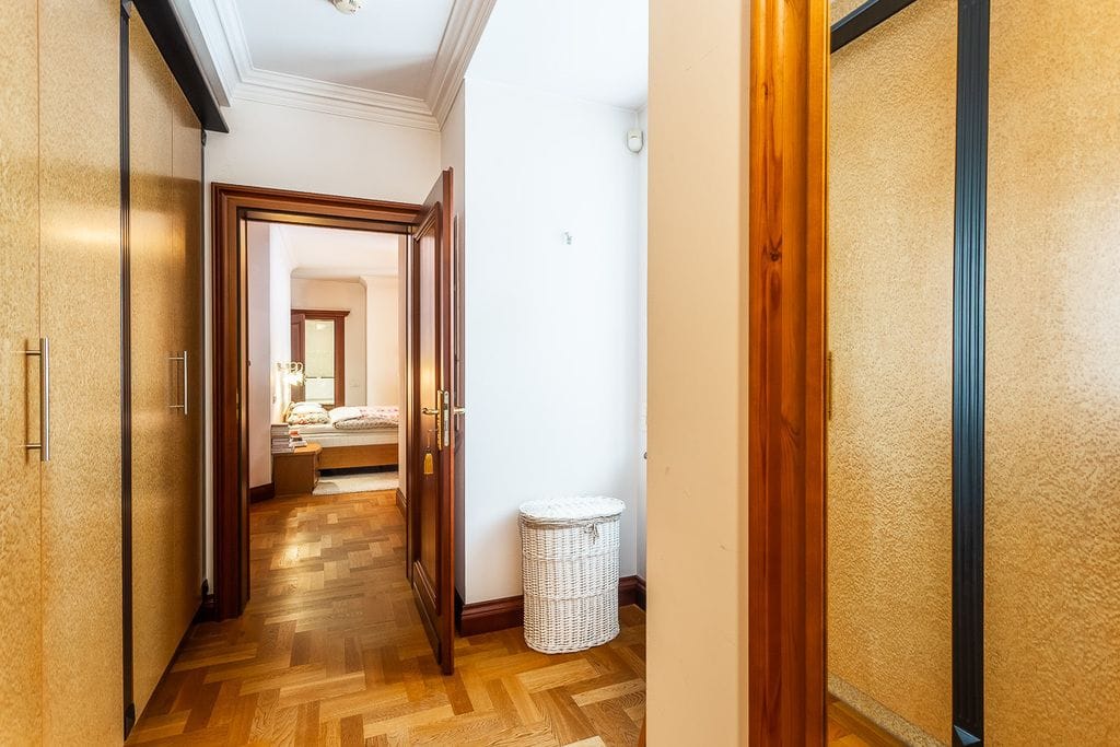 Dom 8 pokojowe na Sprzedaż