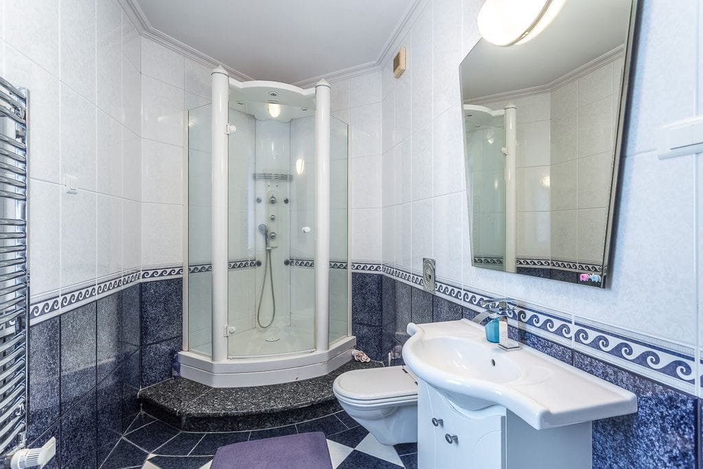 Dom 8 pokojowe na Sprzedaż