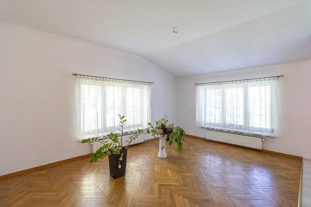 Dom 8 pokojowe na Sprzedaż