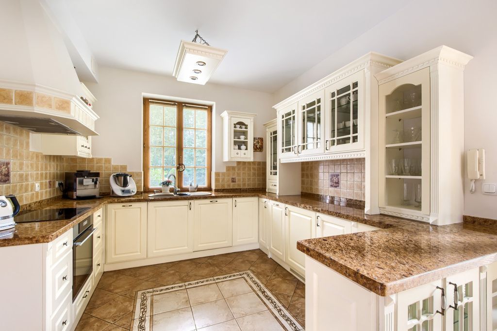 Dom 5 pokojowe na Sprzedaż